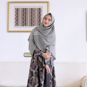 Square Silver Wolvis